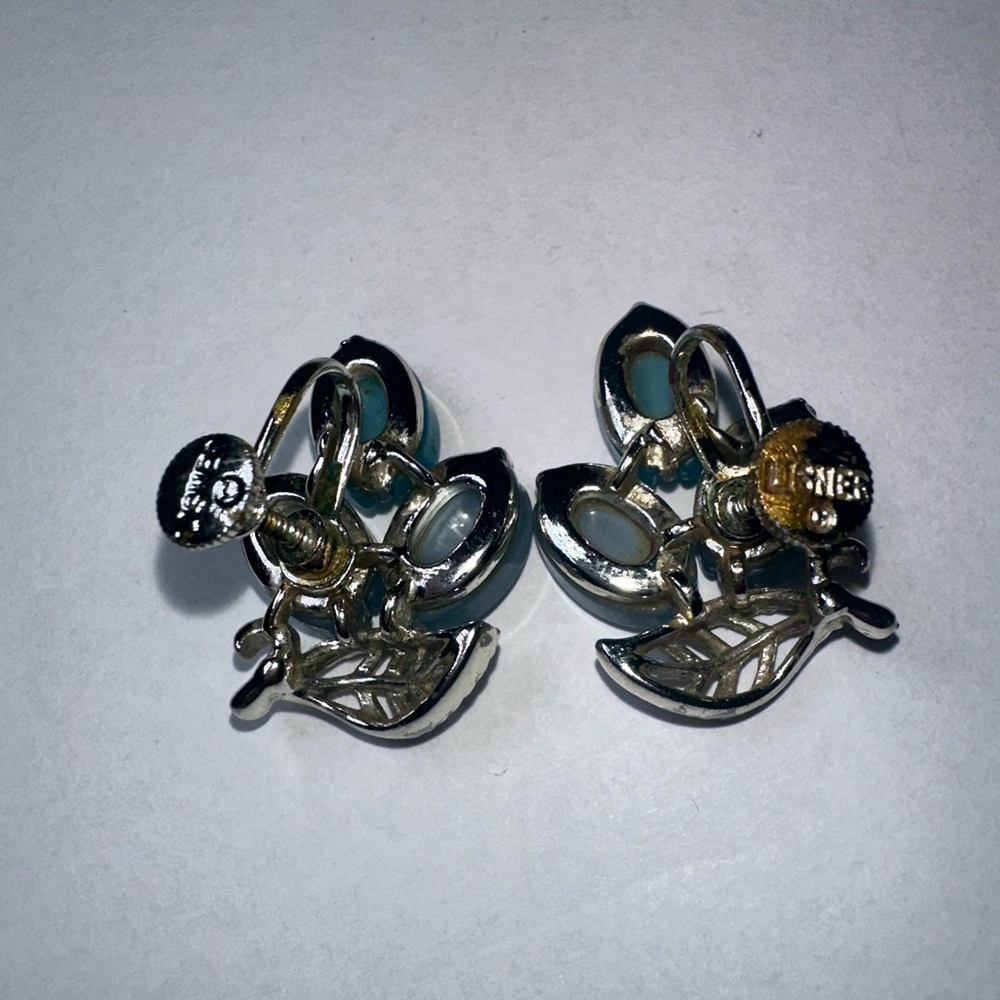 Vintage Lisner Blue Lucite Leaf Earrings – 1950s Silver-Tone Screw-Backs - Picture 2 of 3